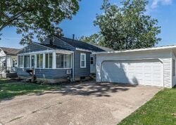 Pre-foreclosure in  OAKLEY ST Evansville, IN 47710