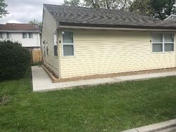 Pre-foreclosure in  WILDWOOD CT Romeoville, IL 60446