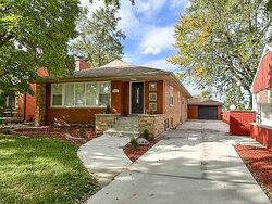 Pre-foreclosure in  S CLAREMONT AVE Chicago, IL 60643