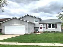 Pre-foreclosure in  W HAWTHORNE BLVD Mundelein, IL 60060