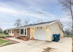Pre-foreclosure in  S WALNUT LN Schaumburg, IL 60193