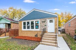 Pre-foreclosure in  S LINCOLN ST Riverdale, IL 60827