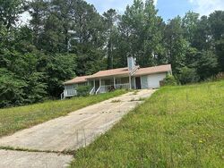 Pre-foreclosure in  SPRINGVALLEY CIR Stockbridge, GA 30281
