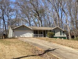 Pre-foreclosure in  WILDWOOD RD Stockbridge, GA 30281