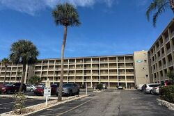 Pre-foreclosure in  LAKE BAYSHORE DR Bradenton, FL 34205