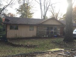 Pre-foreclosure in  AUDUBON CIR Birmingham, AL 35226