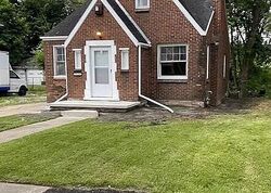 Pre-foreclosure in  MEYERS RD Detroit, MI 48228