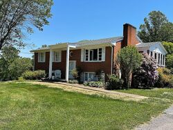 Pre-foreclosure in  ROUND HILL RD Boston, VA 22713