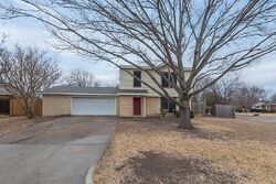 Pre-foreclosure in  LISETTA ST Grand Prairie, TX 75052