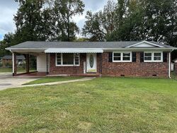 Pre-foreclosure in  LINCOLN DR Gaffney, SC 29341