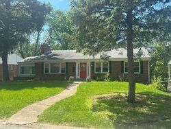 Pre-foreclosure in  W PARKEDGE LN Saint Louis, MO 63130