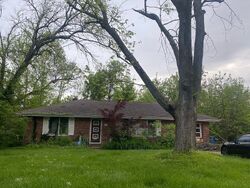 Pre-foreclosure in  GRAND CIRCLE DR Maryland Heights, MO 63043