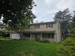 Pre-foreclosure in  MANOR DR Mechanicsburg, PA 17055