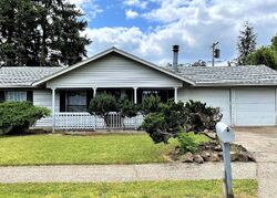 Pre-foreclosure in  SE RHINE ST Portland, OR 97236