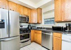 Pre-foreclosure in  HERON LN Bronx, NY 10473