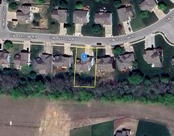 Pre-foreclosure in  SW POST OAK RD Lees Summit, MO 64082