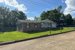 Pre-foreclosure in  W AVONDALE ST Poplar Bluff, MO 63901