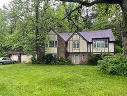 Pre-foreclosure in  VALLEY DR Dittmer, MO 63023