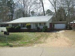 Pre-foreclosure in  HARBOR LN Brandon, MS 39047