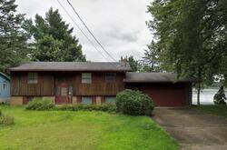 Pre-foreclosure in  LAKE DR Stillwater, MN 55082