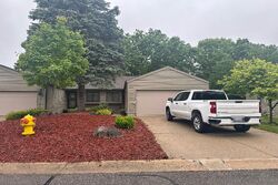Pre-foreclosure in  VALLEY OAKS CIR Flint, MI 48532
