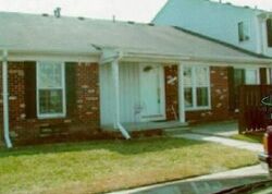 Pre-foreclosure in  HEATHERHEATH DR Clinton Township, MI 48038