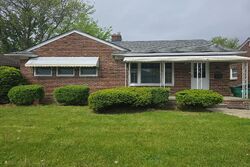  Schroeder Ave, Eastpointe MI