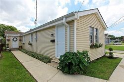 Pre-foreclosure in  AVENUE B Westwego, LA 70094