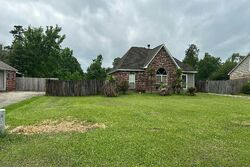 Pre-foreclosure in  CARDINAL RD Denham Springs, LA 70726