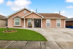 Pre-foreclosure in  HAMPTON DR Harvey, LA 70058