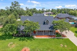 Pre-foreclosure in  DEEPWOODS DR Lake Charles, LA 70605