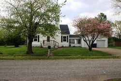 Pre-foreclosure in  TOLLE CT Eminence, KY 40019