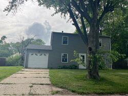 Pre-foreclosure in  EASTVIEW AVE Danville, IL 61832