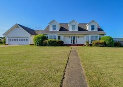 Pre-foreclosure in  HIBISCUS LN Northport, AL 35473