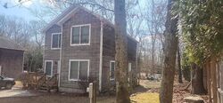 Pre-foreclosure in  CEDAR DR East Hampton, NY 11937