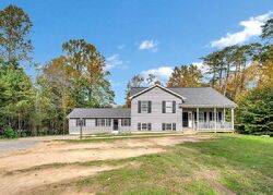  Grove Ln, Fredericksburg VA