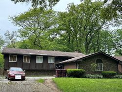Pre-foreclosure in  HAMILTON WOOD Homewood, IL 60430