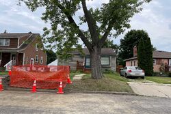 Pre-foreclosure in  E FAIRMOUNT AVE Pontiac, MI 48340