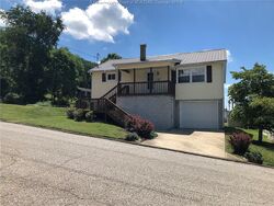 Pre-foreclosure in  15th St Nitro, WV 25143