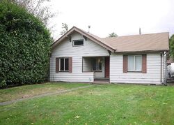 Pre-foreclosure in  S I St Tacoma, WA 98408