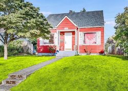 Pre-foreclosure in  S I St Tacoma, WA 98408
