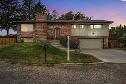 Pre-foreclosure in  S Fruitland St Kennewick, WA 99337