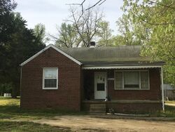 Pre-foreclosure in  Ferndale Rd Petersburg, VA 23803