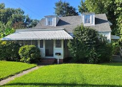 Pre-foreclosure in  Winchester Dr Portsmouth, VA 23707