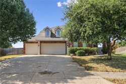 Pre-foreclosure in  Glen Cove Ct Mansfield, TX 76063