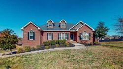 Pre-foreclosure in  Terraceside Cir Clarksville, TN 37040