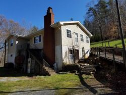 Pre-foreclosure in  Sevierville Pike Knoxville, TN 37920