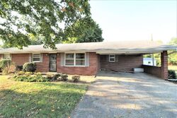 Pre-foreclosure in  Sammons Cir Trenton, TN 38382