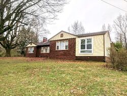 Pre-foreclosure in  Old Ashland City Rd Clarksville, TN 37043