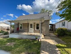 Pre-foreclosure in  Barker St Bristol, TN 37620